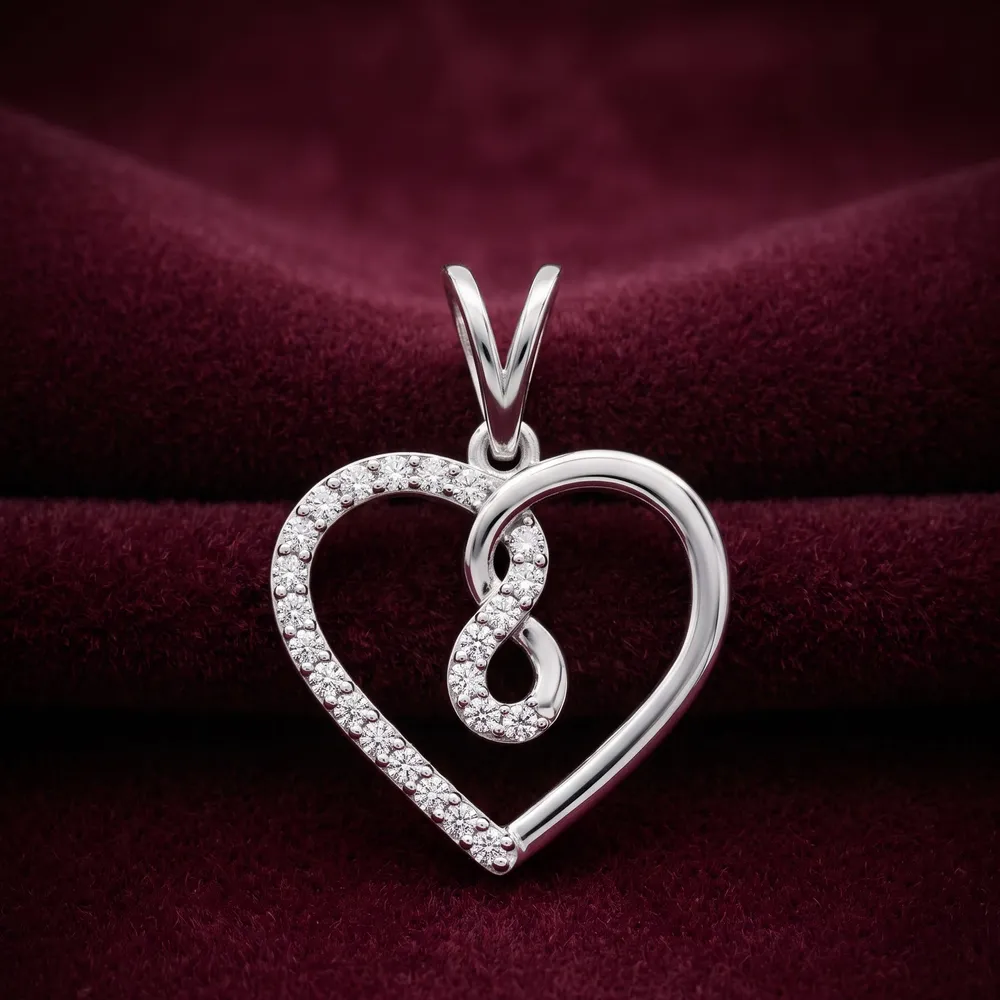 Elegant Glow heart pendant in 925 silver, on burgundy velvet